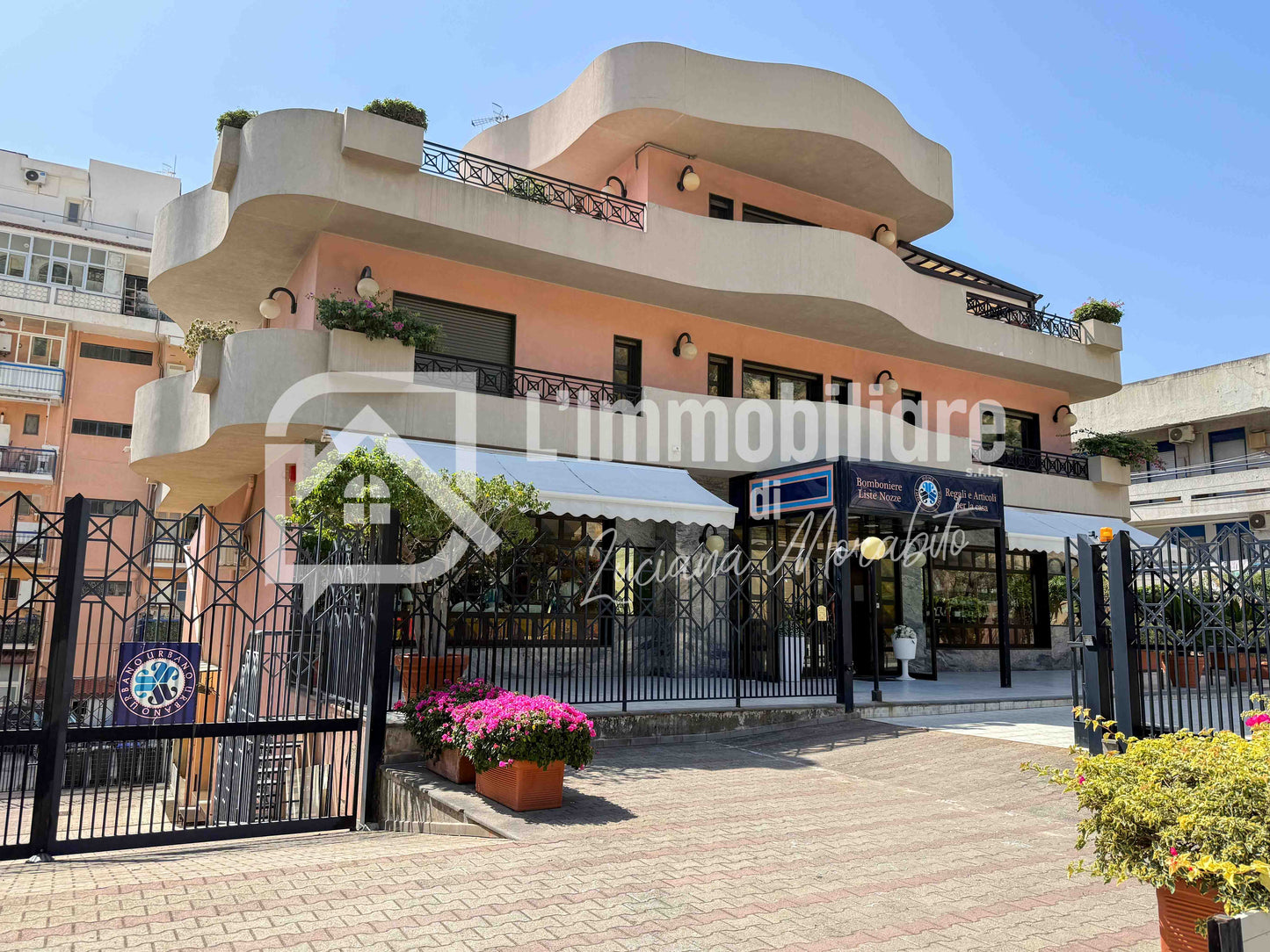 Edificio Residenziale in vendita in Strada Statale 114 Orientale Sicula, Messina rif. 54456877