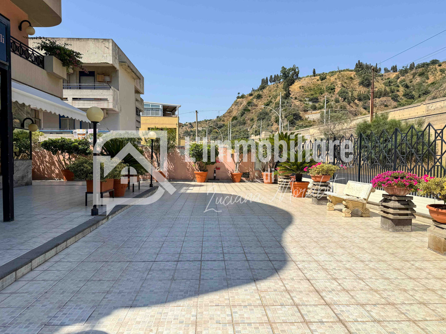 Edificio Residenziale in vendita in Strada Statale 114 Orientale Sicula, Messina rif. 54456877