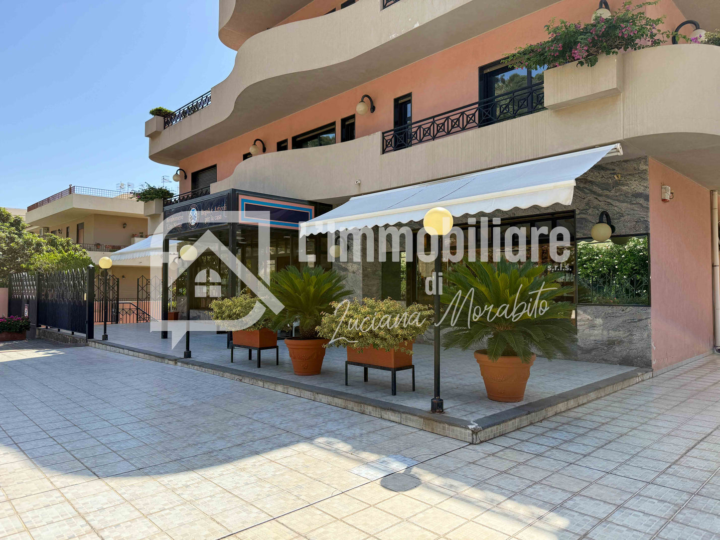 Edificio Residenziale in vendita in Strada Statale 114 Orientale Sicula, Messina rif. 54456877