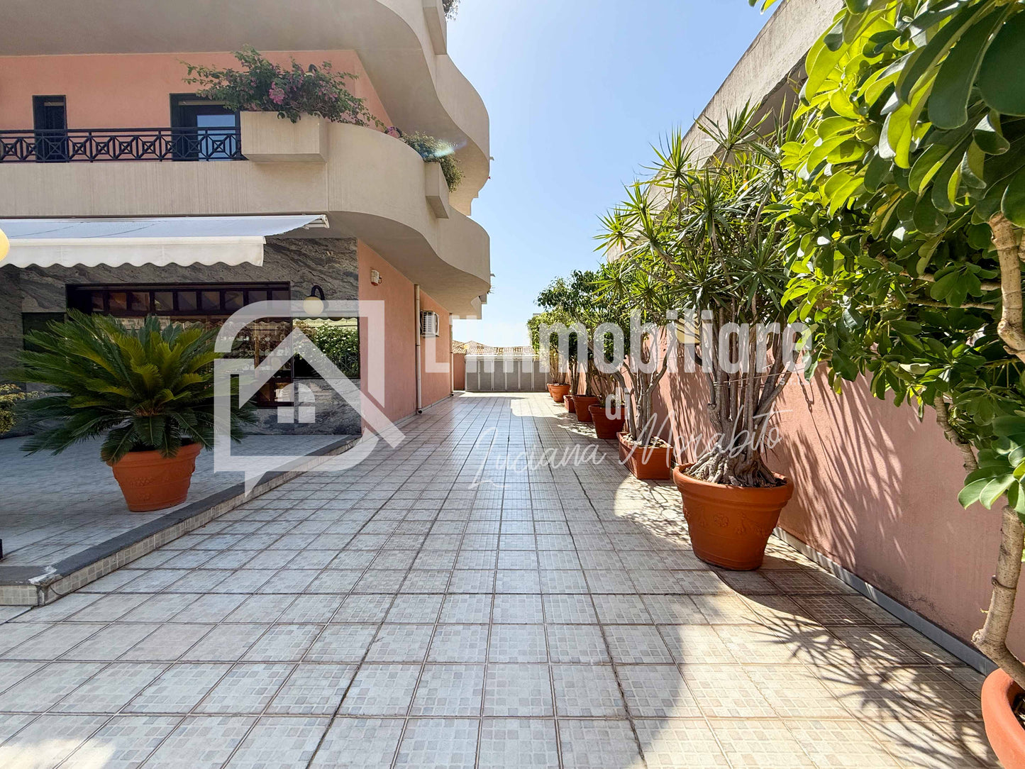 Edificio Residenziale in vendita in Strada Statale 114 Orientale Sicula, Messina rif. 54456877