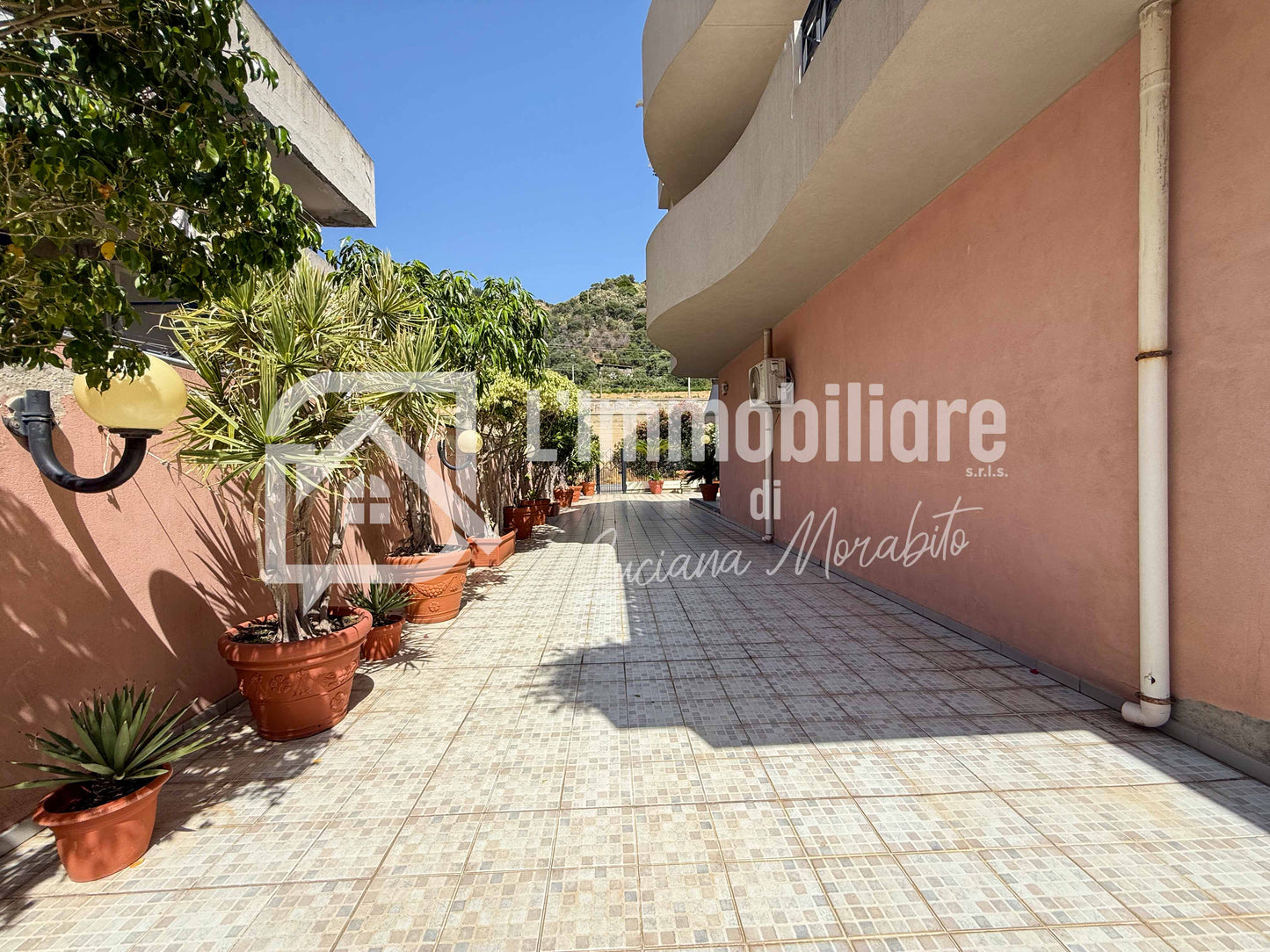 Edificio Residenziale in vendita in Strada Statale 114 Orientale Sicula, Messina rif. 54456877