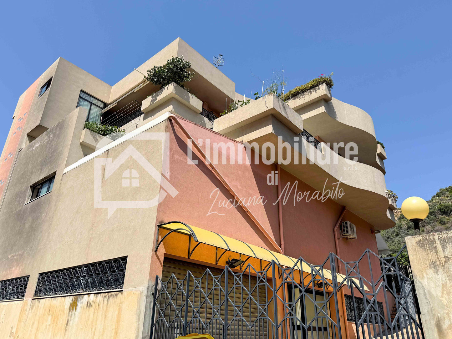 Edificio Residenziale in vendita in Strada Statale 114 Orientale Sicula, Messina rif. 54456877
