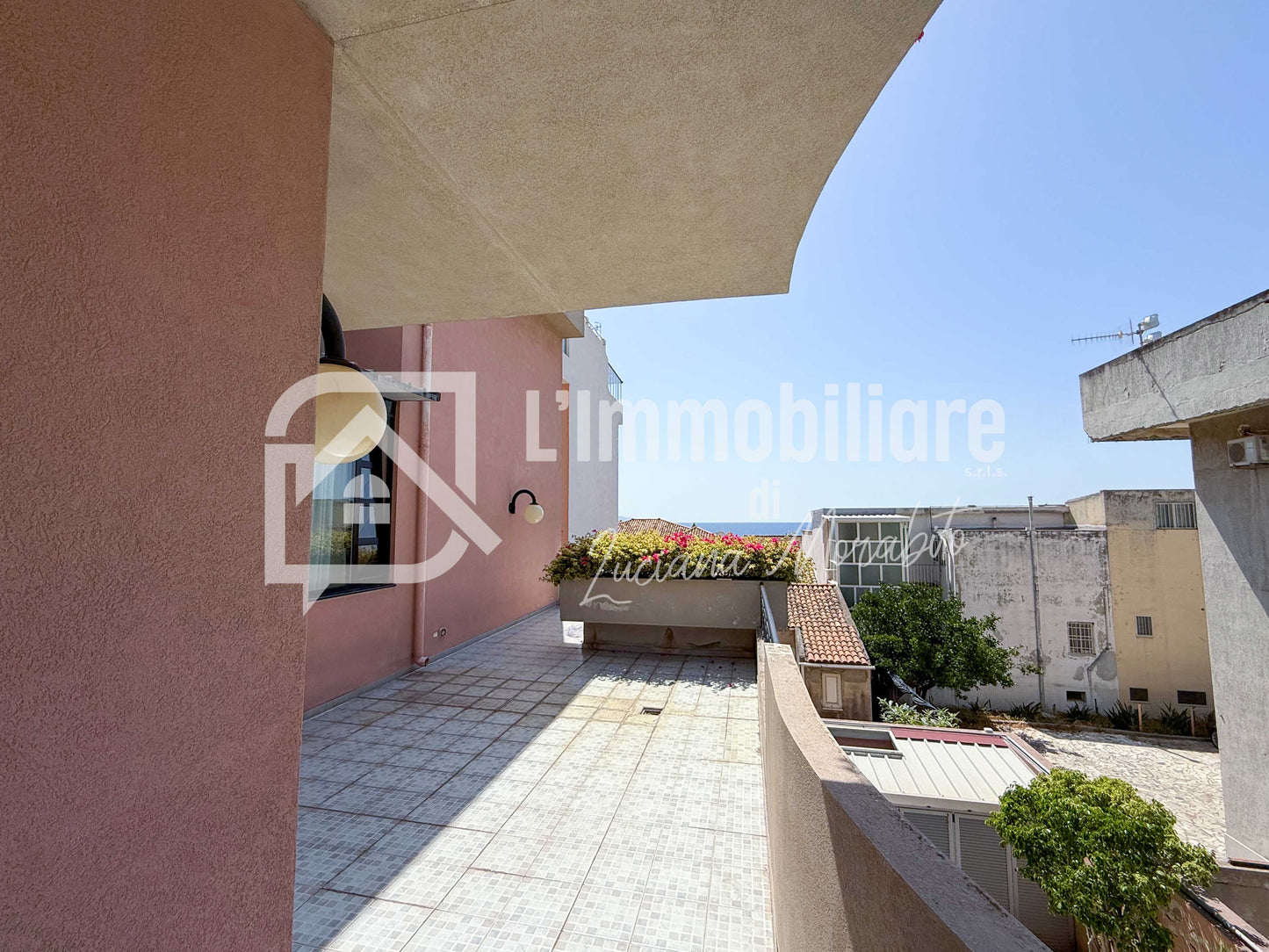 Edificio Residenziale in vendita in Strada Statale 114 Orientale Sicula, Messina rif. 54456877